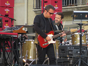 Festival Strenes 2016. Concert inaugural al terrat del punt d'Informaci&oacute; de la Rambla a c&agrave;rrec de Love of Lesbian
