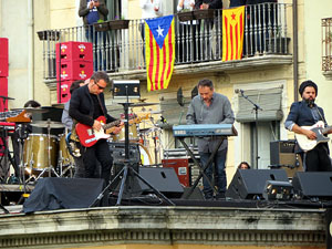 Festival Strenes 2016. Concert inaugural al terrat del punt d'Informaci&oacute; de la Rambla a c&agrave;rrec de Love of Lesbian
