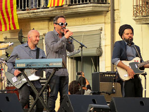 Festival Strenes 2016. Concert inaugural al terrat del punt d'Informaci&oacute; de la Rambla a c&agrave;rrec de Love of Lesbian