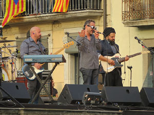 Festival Strenes 2016. Concert inaugural al terrat del punt d'Informaci&oacute; de la Rambla a c&agrave;rrec de Love of Lesbian