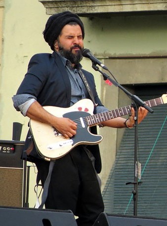 Juli&aacute;n Saldarriaga en un moment de l'espectacle