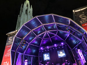 Festival Strenes 2016. Escenari de la pla&ccedil;a de Sant Feliu. Actuaci&oacute; de Joan Colomo