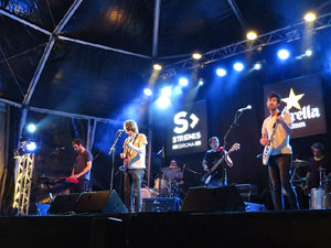 Festival Strenes 2016. Escenari de la pla&ccedil;a de Sant Feliu. Actuaci&oacute; de Joan Colomo