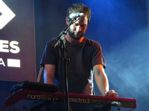 Festival Strenes 2016. Escenari de la pla&ccedil;a de Sant Feliu. Actuaci&oacute; de Joan Colomo