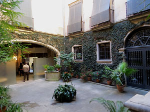 Temps de Flors 2016. Muntatges i instal&middot;lacions al Palau de Caramany