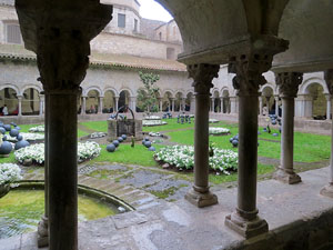 Temps de Flors 2016. Decoraci&oacute; floral del claustre de la Catedral