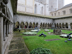 Temps de Flors 2016. Decoraci&oacute; floral del claustre de la Catedral