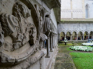 Temps de Flors 2016. Decoraci&oacute; floral del claustre de la Catedral