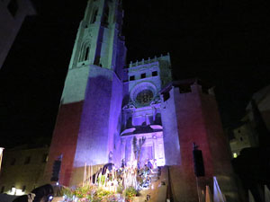 Temps de Flors 2016. Espectacle Lymbus, a c&agrave;rrec de Comediants, a les escales de Sant Feliu