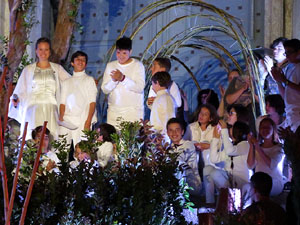 Temps de Flors 2016. Espectacle Lymbus, a c&agrave;rrec de Comediants, a les escales de Sant Feliu
