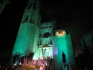 Temps de Flors 2016. Espectacle Lymbus, a c&agrave;rrec de Comediants, a les escales de Sant Feliu