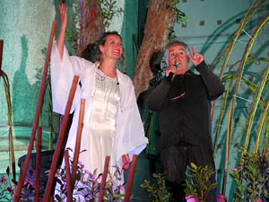 Temps de Flors 2016. Espectacle Lymbus, a c&agrave;rrec de Comediants, a les escales de Sant Feliu