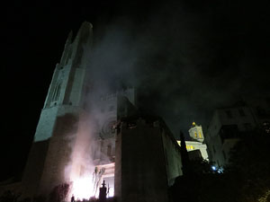Temps de Flors 2016. Espectacle Lymbus, a c&agrave;rrec de Comediants, a les escales de Sant Feliu