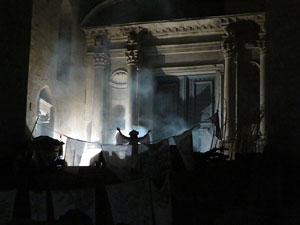 Temps de Flors 2016. Espectacle Lymbus, a c&agrave;rrec de Comediants, a les escales de Sant Feliu