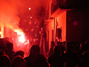 Temps de Flors 2016. Espectacle Lymbus, a c&agrave;rrec de Comediants, a les escales de Sant Feliu