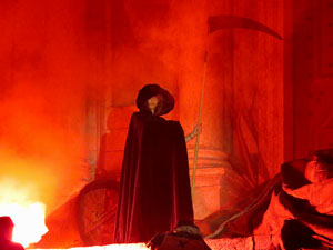 Temps de Flors 2016. Espectacle Lymbus, a c&agrave;rrec de Comediants, a les escales de Sant Feliu