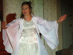 Temps de Flors 2016. Espectacle Lymbus, a c&agrave;rrec de Comediants, a les escales de Sant Feliu