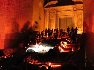 Temps de Flors 2016. Espectacle Lymbus, a c&agrave;rrec de Comediants, a les escales de Sant Feliu