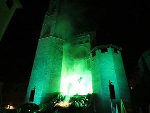 Temps de Flors 2016. Espectacle Lymbus, a c&agrave;rrec de Comediants, a les escales de Sant Feliu