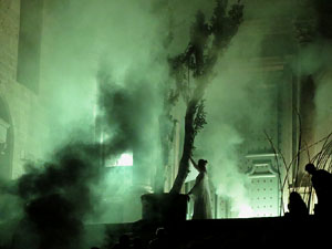 Temps de Flors 2016. Espectacle Lymbus, a c&agrave;rrec de Comediants, a les escales de Sant Feliu