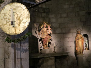 Temps de Flors 2016. Esgl&eacute;sia de Sant Feliu. La nau i les capelles laterals