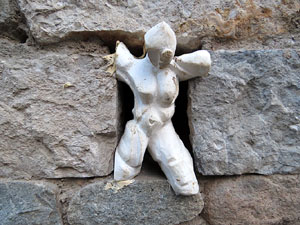 Temps de Flors 2016. Diversos espais al voltant de la Catedral: pati del Museu d'Art, la Font de la Pera, els Jardins de la Francesa, el carrer de Ferran el cat&ograve;lic