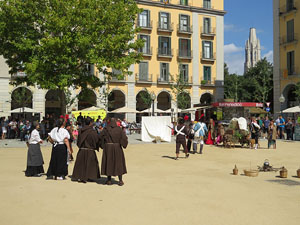 VIII Festa Reviu els Setges Napole&ograve;nics de Girona. Representaci&oacute; teatral a la pla&ccedil;a de la Independ&egrave;ncia