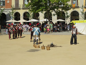 VIII Festa Reviu els Setges Napole&ograve;nics de Girona. Representaci&oacute; teatral a la pla&ccedil;a de la Independ&egrave;ncia