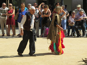 VIII Festa Reviu els Setges Napole&ograve;nics de Girona. Representaci&oacute; teatral a la pla&ccedil;a de la Independ&egrave;ncia
