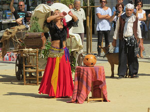 VIII Festa Reviu els Setges Napole&ograve;nics de Girona. Representaci&oacute; teatral a la pla&ccedil;a de la Independ&egrave;ncia