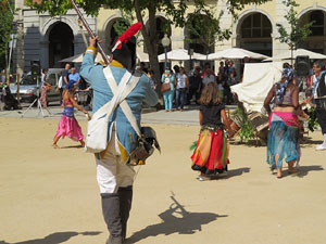 VIII Festa Reviu els Setges Napole&ograve;nics de Girona. Representaci&oacute; teatral a la pla&ccedil;a de la Independ&egrave;ncia