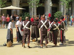 VIII Festa Reviu els Setges Napole&ograve;nics de Girona. Representaci&oacute; teatral a la pla&ccedil;a de la Independ&egrave;ncia