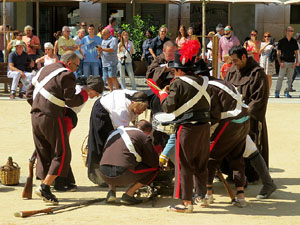 VIII Festa Reviu els Setges Napole&ograve;nics de Girona. Representaci&oacute; teatral a la pla&ccedil;a de la Independ&egrave;ncia