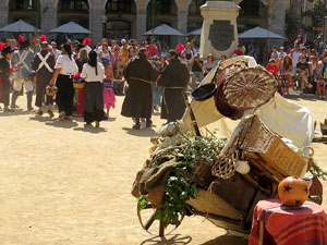 VIII Festa Reviu els Setges Napole&ograve;nics de Girona. Representaci&oacute; teatral a la pla&ccedil;a de la Independ&egrave;ncia