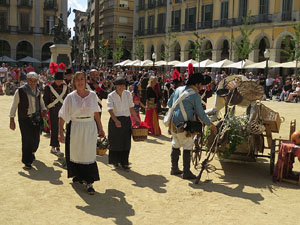 VIII Festa Reviu els Setges Napole&ograve;nics de Girona. Representaci&oacute; teatral a la pla&ccedil;a de la Independ&egrave;ncia