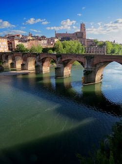 El Pont Vell amb la Catedral de Santa Cec&iacute;lia al fons