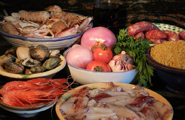 Ingredients dels fideus a la cassola de carn i peix
