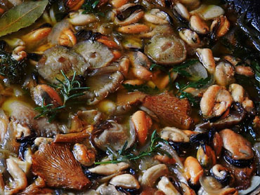 Musclos amb bolets en escabetx