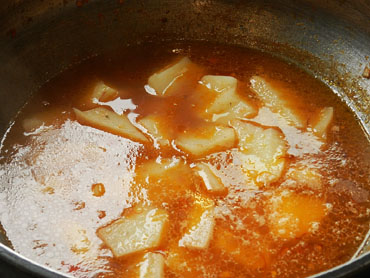 Les patates a la cassola, fent-se