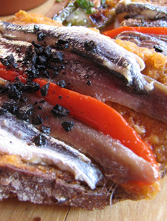 Pa amb tomàquet amb anxoves i seitons