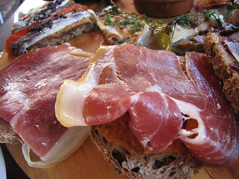 Les torrades amb tomàquet i pernil