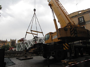 El Vol, espai gastronòmic. El muntatge sobre el riu Onyar