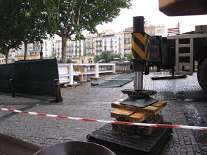 El Vol, espai gastronòmic. El muntatge sobre el riu Onyar