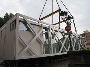 El Vol, espai gastronòmic. El muntatge sobre el riu Onyar