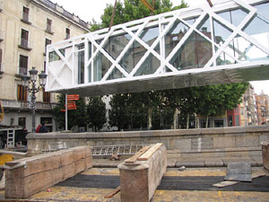 El Vol, espai gastronòmic. El muntatge sobre el riu Onyar