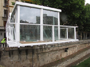 El Vol, espai gastronòmic. El muntatge sobre el riu Onyar