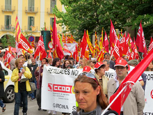 Manifestaci&oacute; de l'1 de maig pels carrers de Girona