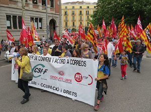 Manifestaci&oacute; de l'1 de maig pels carrers de Girona
