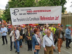 Manifestaci&oacute; de l'1 de maig pels carrers de Girona