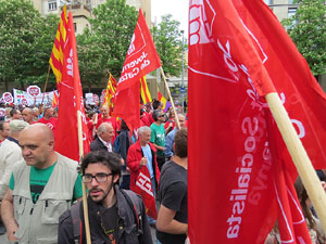 Manifestaci&oacute; de l'1 de maig pels carrers de Girona